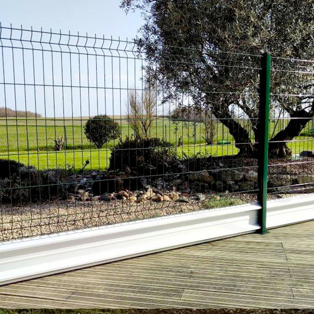 mise en situation panneau de grillage rigide et soubassement aluminium
