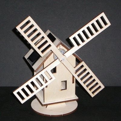 505-maquette-moulin-en-bois-solaire