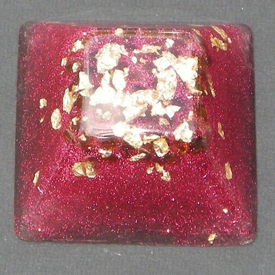 352-orgonite-petite-pyramide-inca-rouge