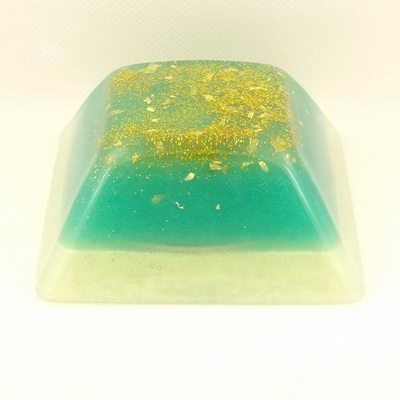 orgonite-petite-pyramide-turquoise