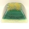 orgonite-petite-pyramide-vert-émeraude