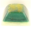 orgonite-petite-pyramide-vert-émeraude-2