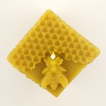 Bougie-Carrée-avec-abeille2