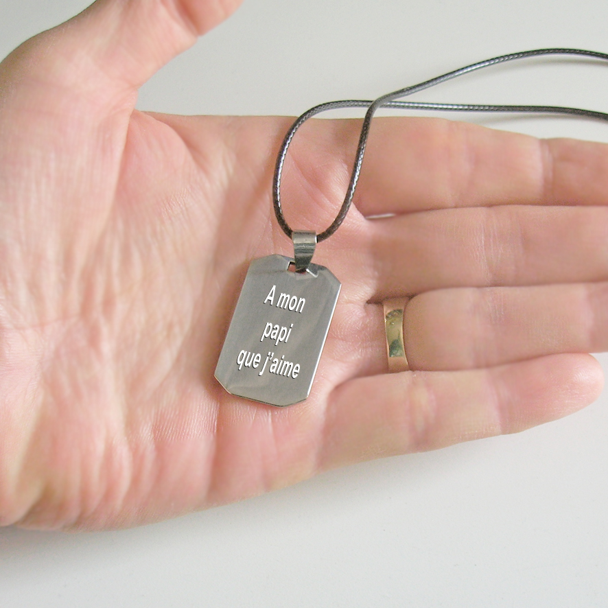 Gravé un texte sur un collier
