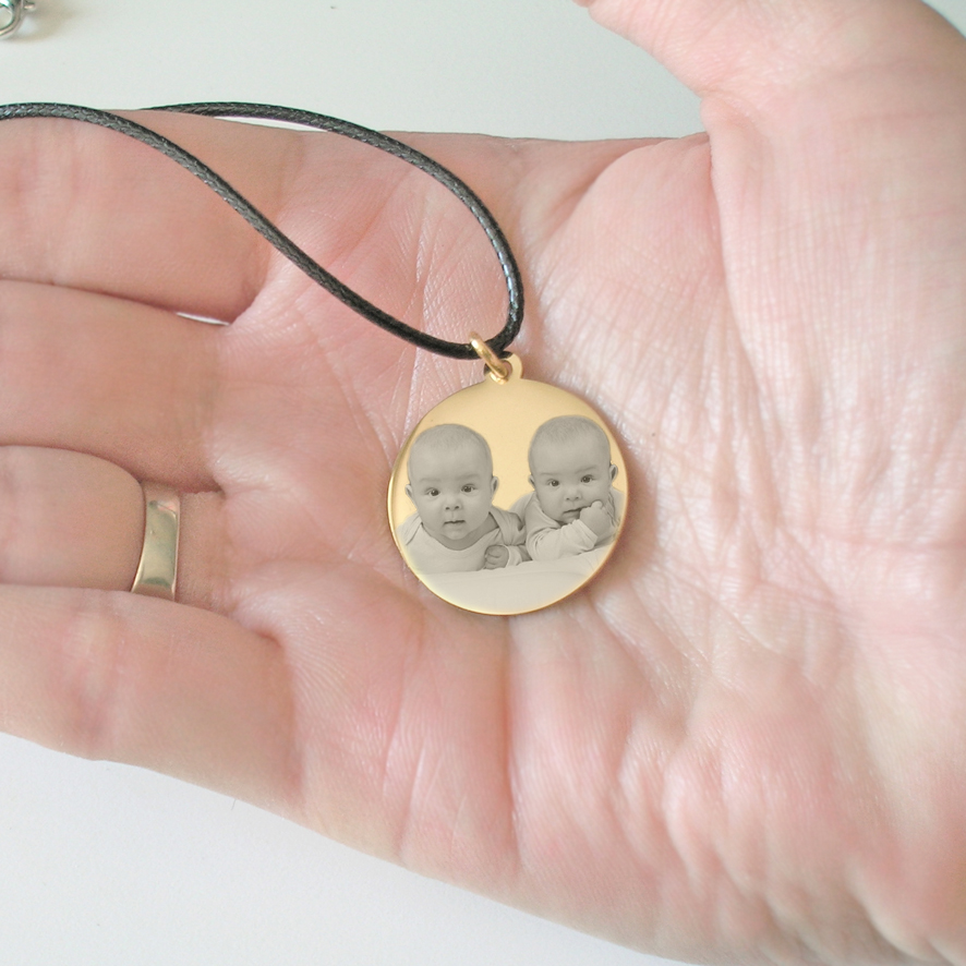 Pendentif médaille gravée photo