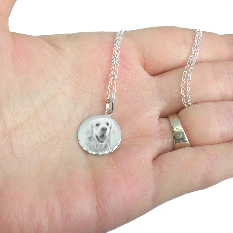 Mon chien gravé sur pendentif