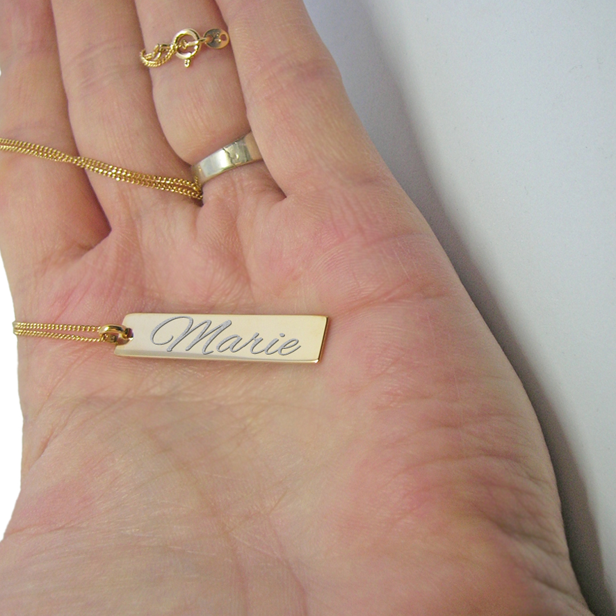 Pendentif rectangulaire barre prénom gravé