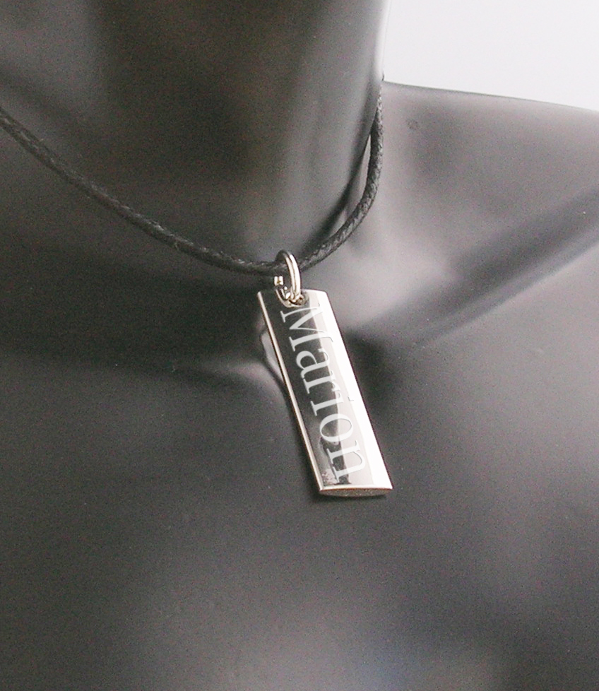 Collier barre gravure pour cadeau femme