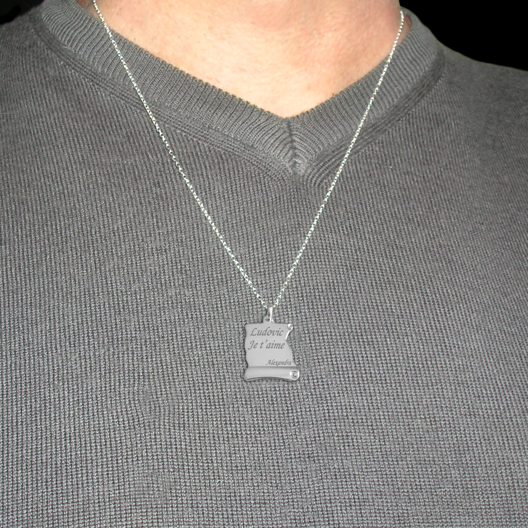 Gravure message collier parchemin
