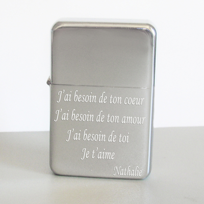 Gravé un message sur briquet