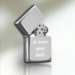 Texte gravé sur briquet