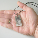 photo gravée sur collier pour homme