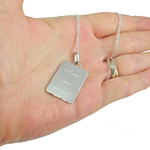 Message gravé sur pendentif pour homme