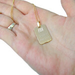 Gravure sur bijou collier avec un message