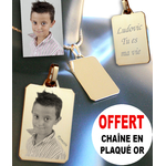 Bijou avec une gravure texte et photo