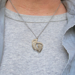 Pendentif pieds bébé