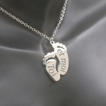 Pendentif pieds de bébé personnalisé