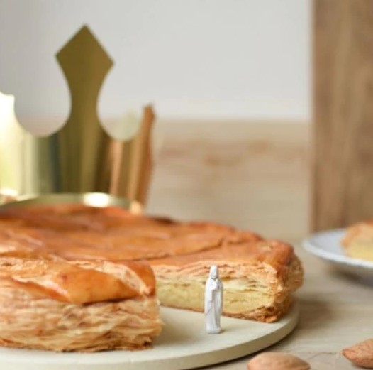 idee-cadeau-feve-porcelaine-galette-des-rois-epiphanie-vierge-marie-dore-2