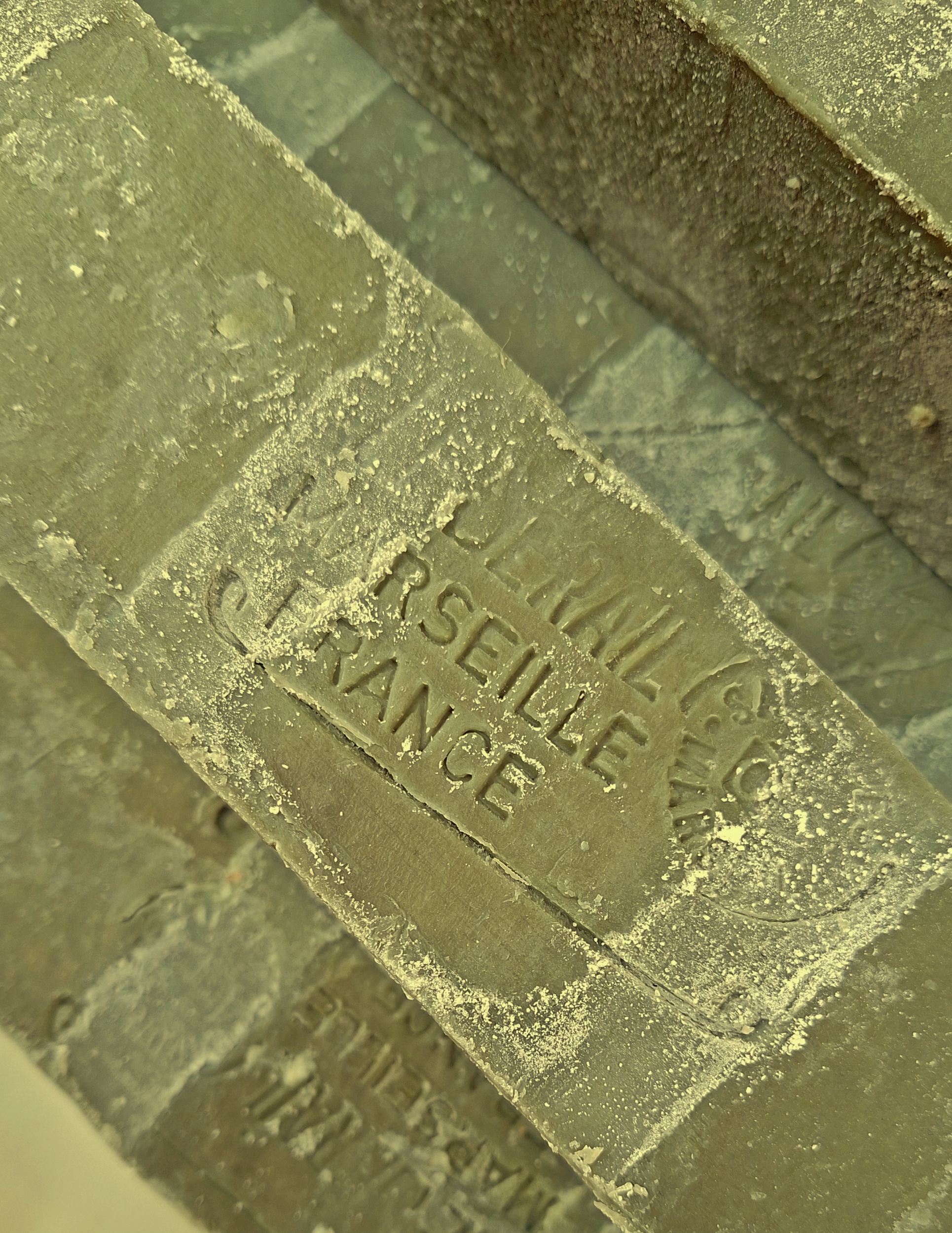 HISTOIRE DAVANT_SAVON_DE_MARSEILLE_BARRE_1600GRS_HUILE_OLIVE_LE_SERAIL5