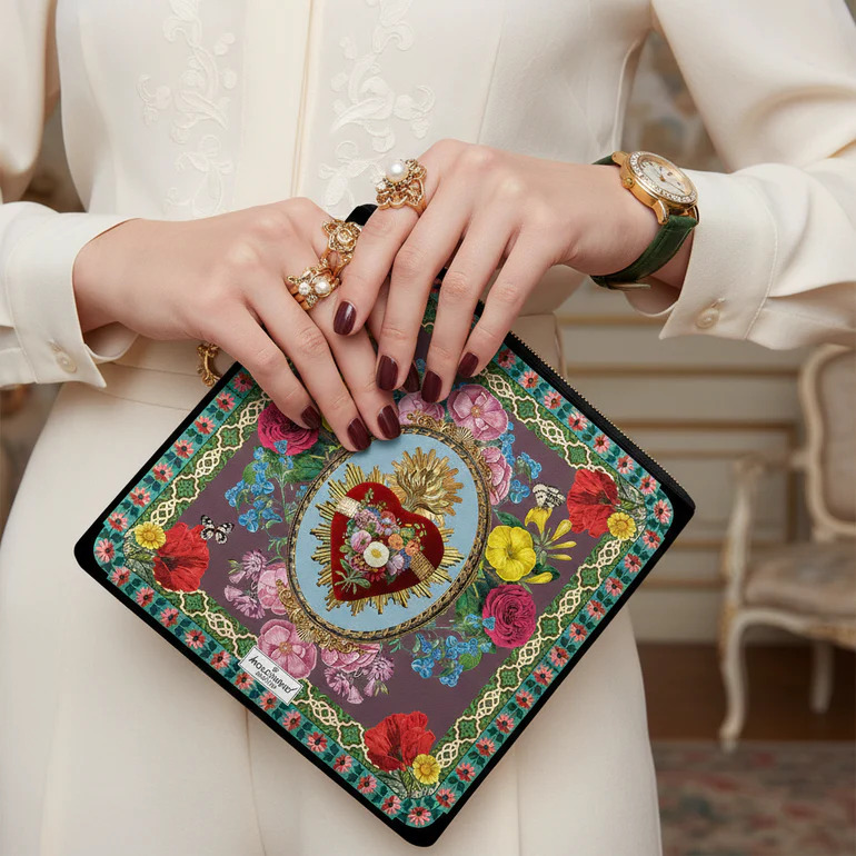 histoire_d_avant_pochette_velours_devotion_mouchkine_jewelry_2