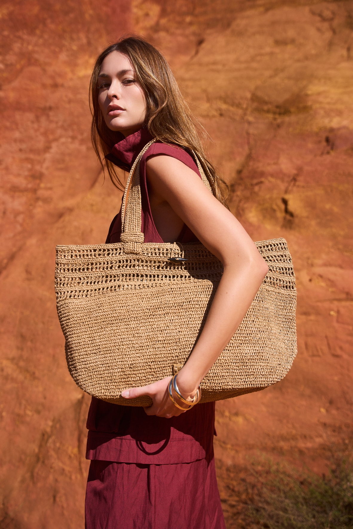 histoire_d_avant_panier_porte_epaule_kabanoa_raphia_couleur_the_le_voyage_en_panier_l_atelier_du_crochet_2