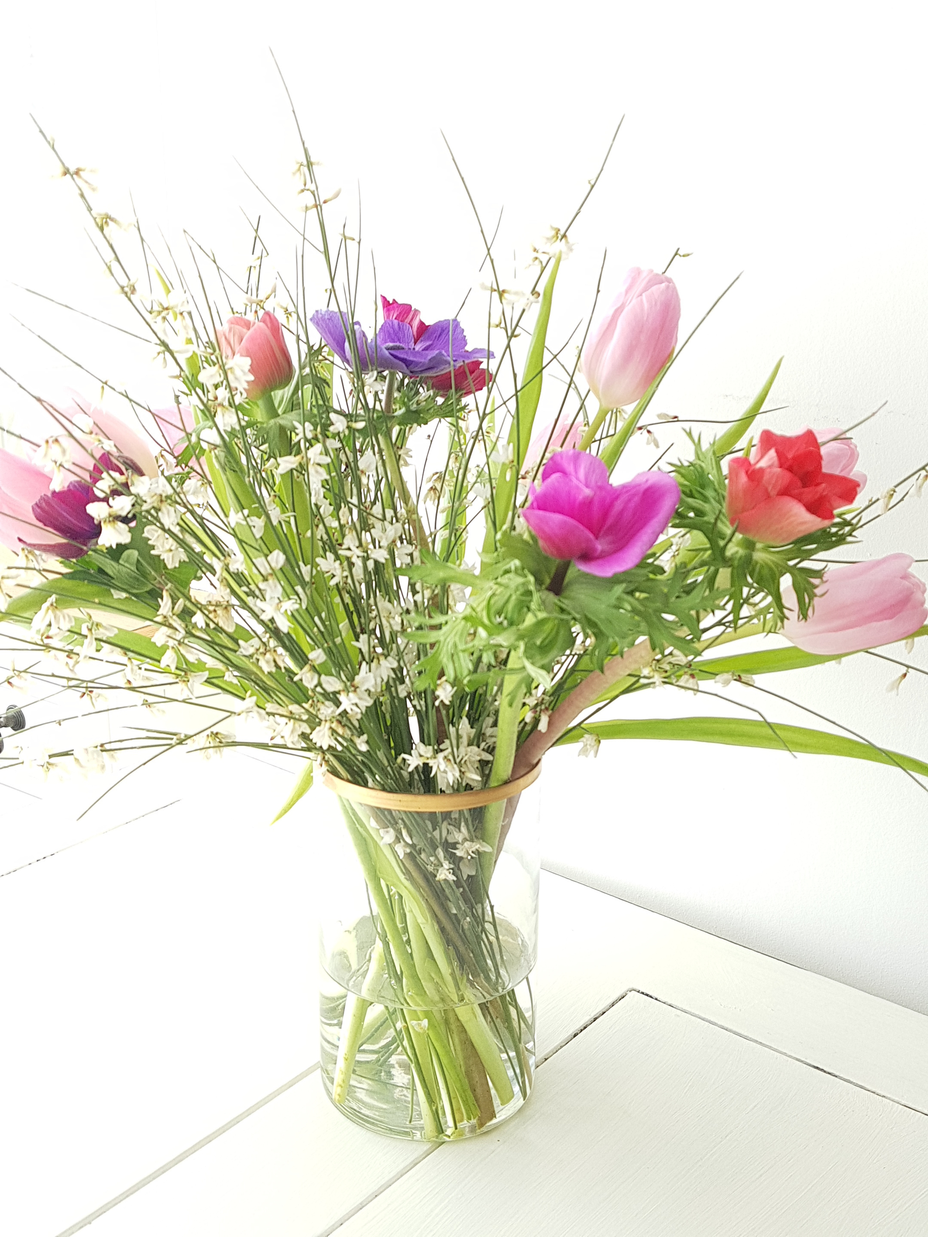 Vase bord doré