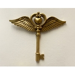 Clé-déco-Murale-Ailée-Dorée-en-résine-avec-Cœur-central-au-Style-Antique-2
