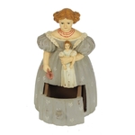 HISTOIRE_DAVANT_BOITE_A_TIROIR_FILLE_A_LA_POUPEE_EN_RESINE_MEANDER_ 1