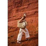 histoire_d_avant_panier_porte_epaule_drapoa_raphia_couleur_the_le_voyage_en_panier_l_atelier_du_crochet_3