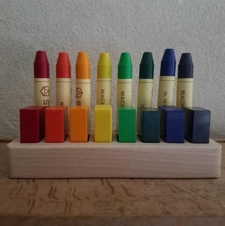 bloc-de-rangement-présentoir-bois-8-blocs-et-crayons-stockmar