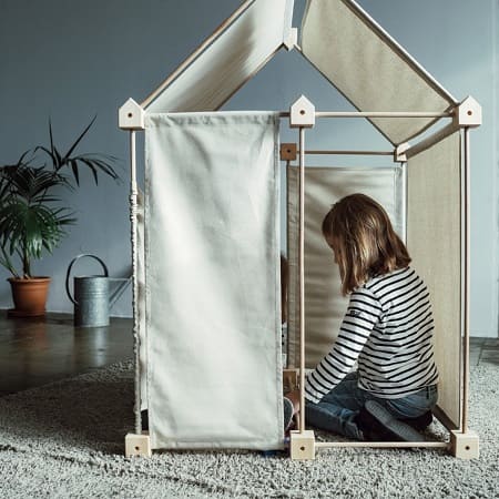 trigonos-cabane-enfant-kerbel-coton-bio-nature-construction-bois-maternelle