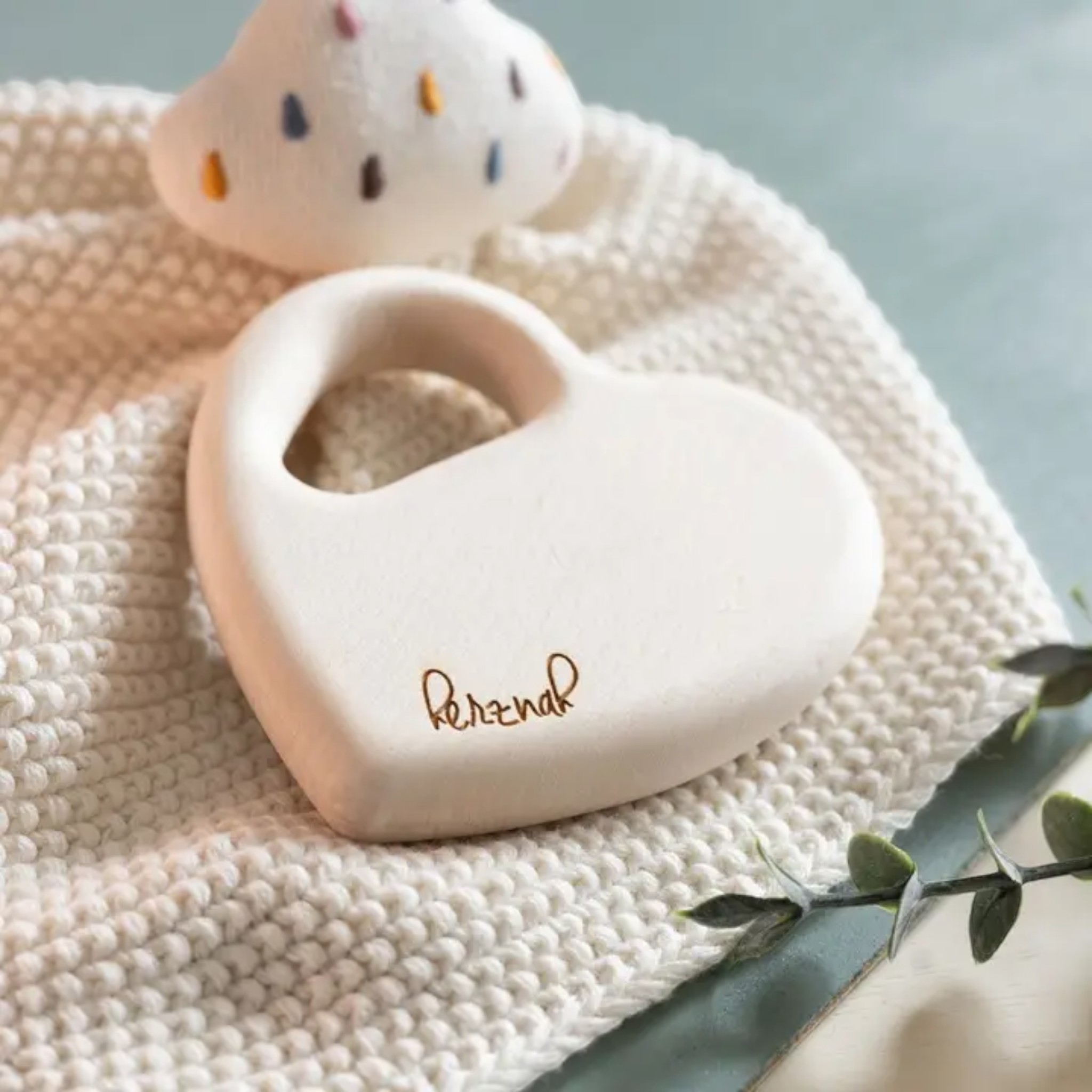 Hochet cœur en bois naturel apaisant pour bébé