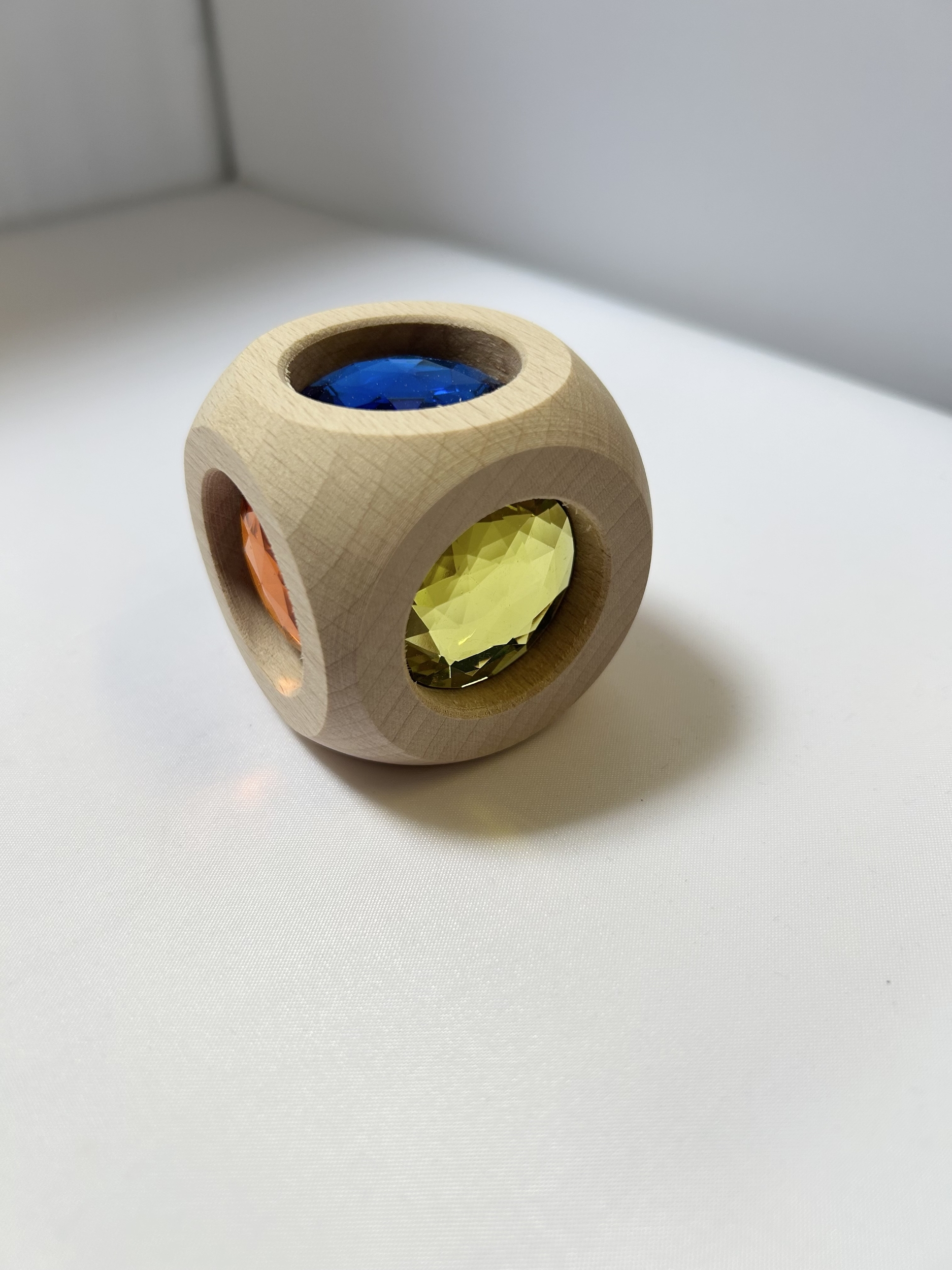 Dé brillant en bois et joyaux - cube magique Bauspiel