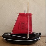 bateau-thonier-pirate-tirot-modele-205-coque-noir-voile-rouge
