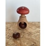 casse noix champignon rouge