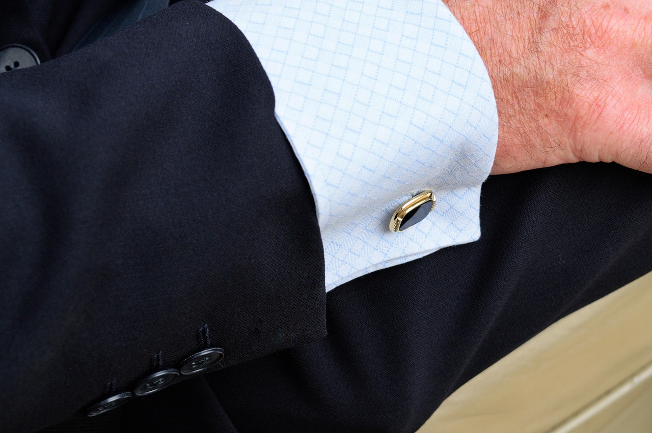 cuff link 7096627 1280