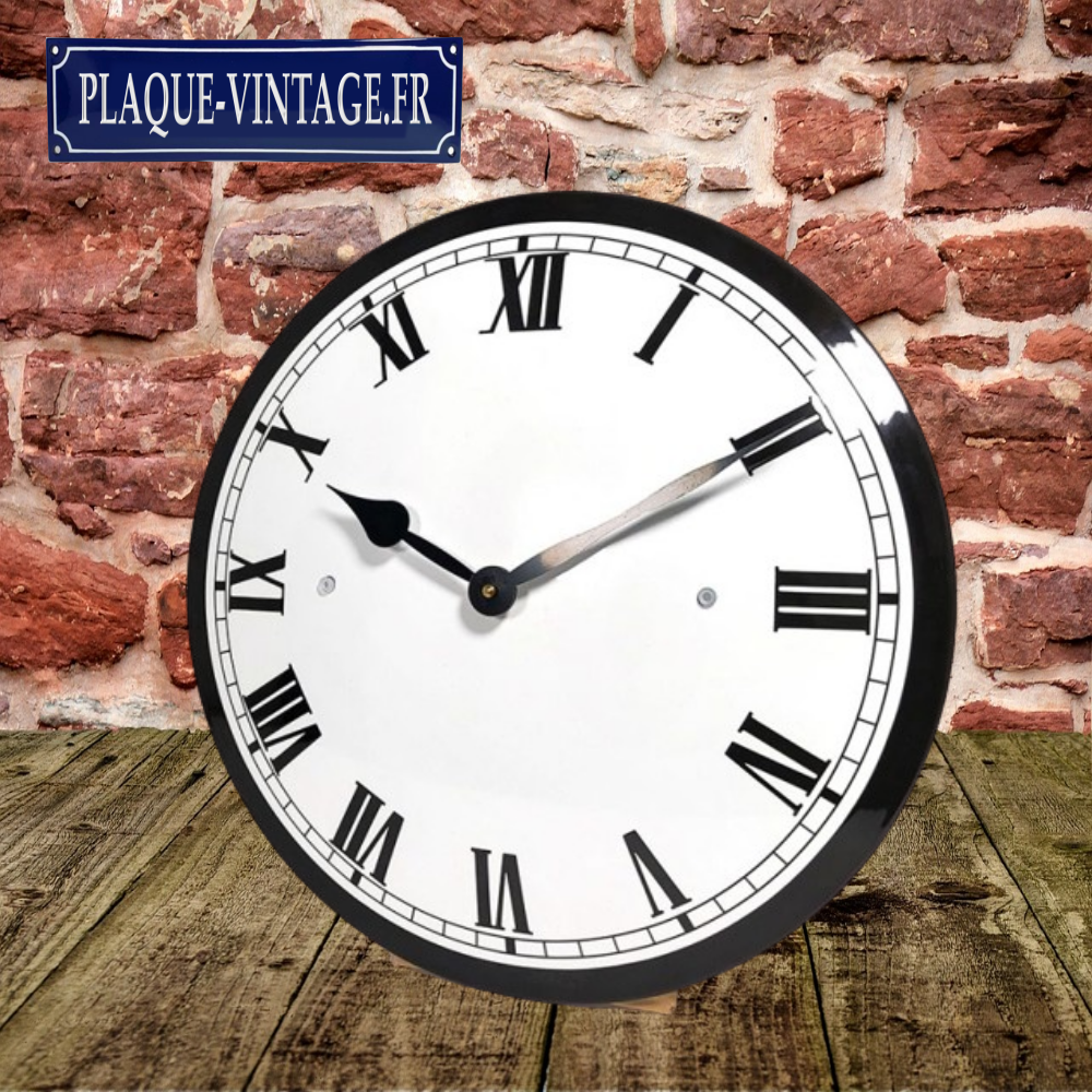 horloge émaillée noire et blanche rétro