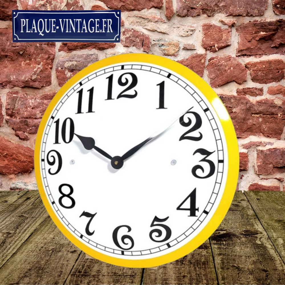 horloge émaillée jaune et blanche rétro