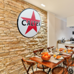 plaque émaillée logo Caltex