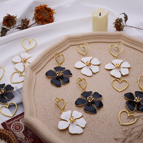 boucles doreilles florales pendantes blanches dorées bohème chic originales bijou fantaisie pas cher 2