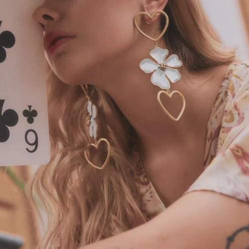 boucles doreilles florales pendantes blanches dorées bohème chic originales bijou fantaisie pas cher