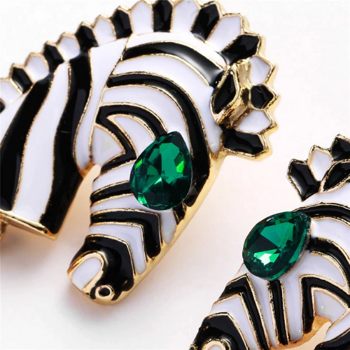 boucles doreilles pendantes fantaisie zèbre animal tendance chic bijou femme la selection parisienne