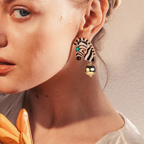 boucles d'oreilles pendantes fantaisie zèbre animal tendance chic bijou femme