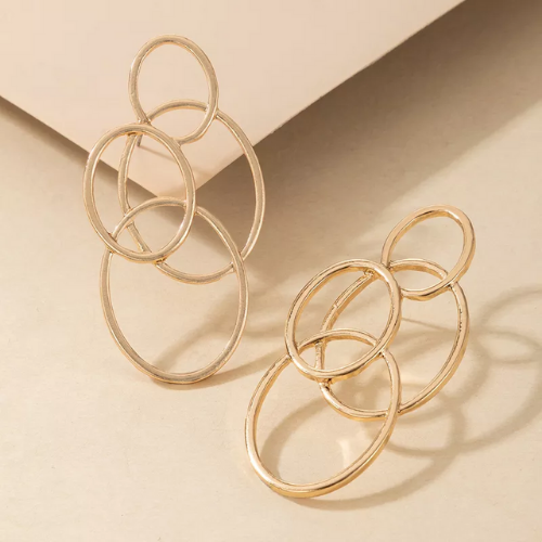 boucles doreilles pendantes dorées rondes rétro tendance