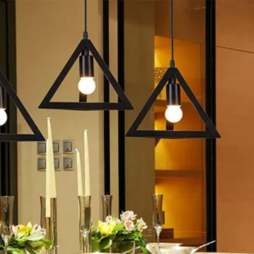 luminaire suspendu noir géométrique triangle métal industriel