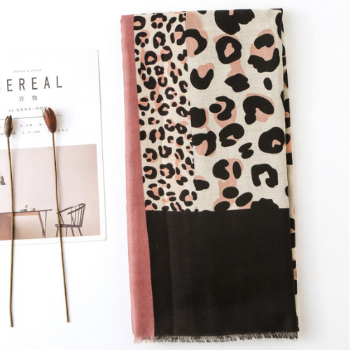 foulard imprimé léopard idée cadeau