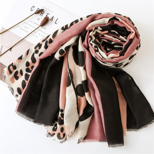 foulard imprimé léopard la selection parisienne