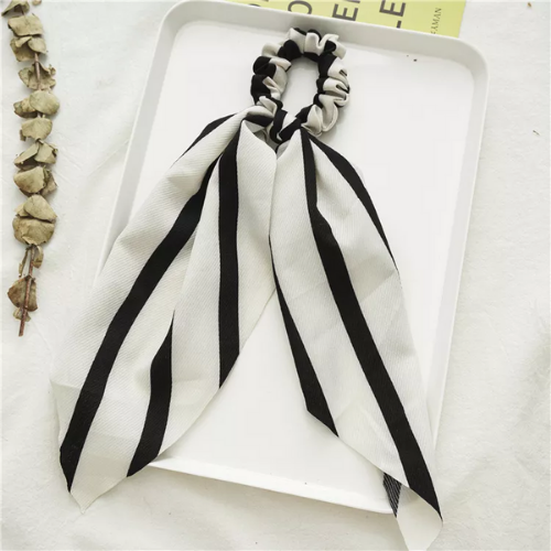 chouchou foulard noir et blanc  rayé accessoire cheveux tendance