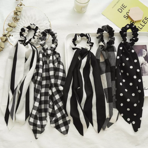 chouchou foulard noir et blanc accessoire cheveux tendance