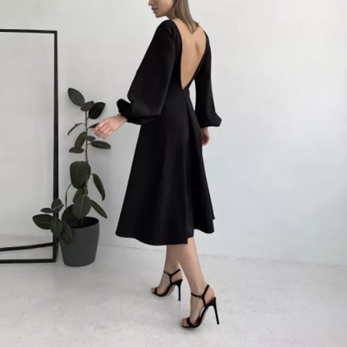 robe cocktail noire dos nu femme mi longue